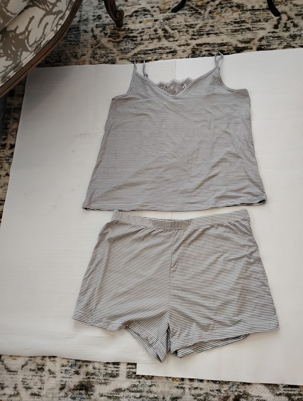 White Mark Brand New Striped Gray & White Women's Robe with Lace Shoulder Detail - Picture 4 of 6